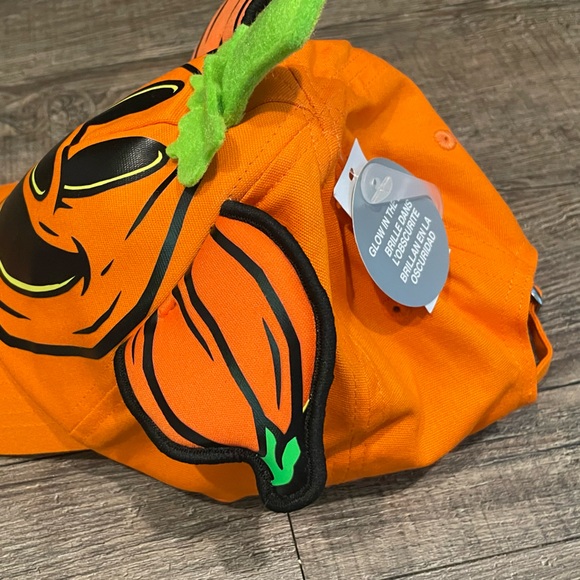 Disney Mickey Mouse Glow in the Dark Halloween Pumpkin Adult Ears Hat - Picture 3 of 7